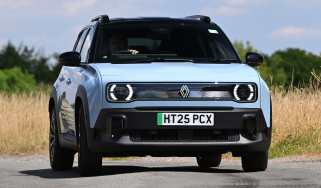 Renault 4 - front cornering